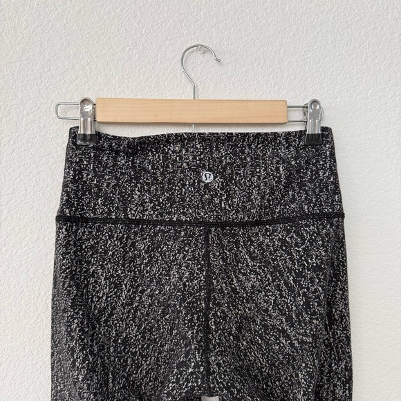 Lululemon- Wunder Under High Rise Crop Size 6 - Picture 4 of 6